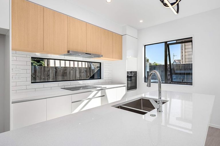 Photo of property in 33 Mountain Road, Mangere Bridge, Auckland, 2022