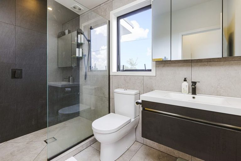 Photo of property in 15c Helga Crescent, Te Atatu Peninsula, Auckland, 0610