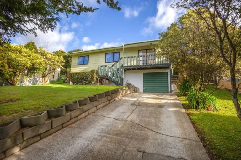 Photo of property in 71 Omapere Street, Whitby, Porirua, 5024