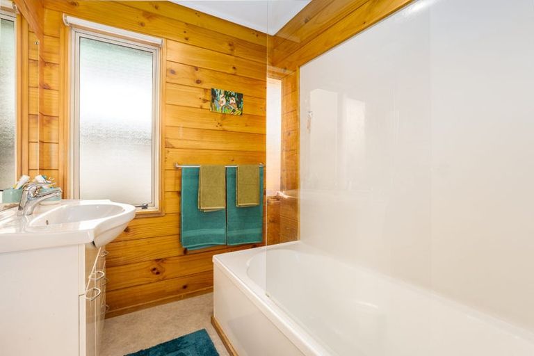 Photo of property in 117a Gloaming Hill, Titahi Bay, Porirua, 5022