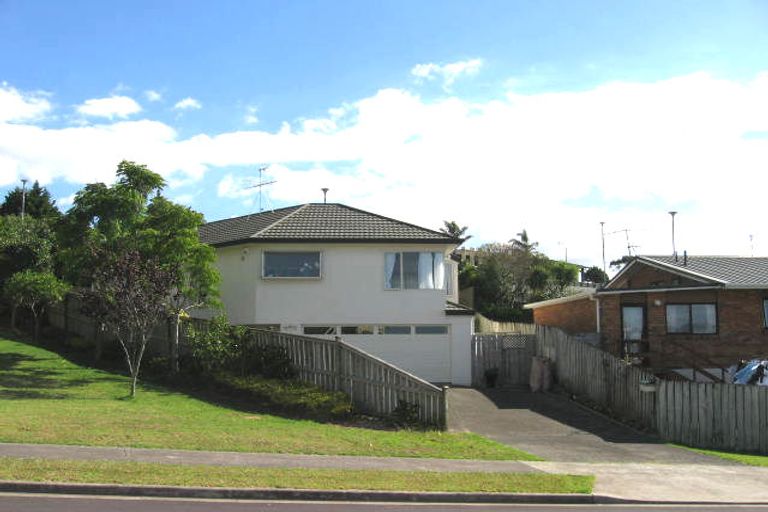 Photo of property in 1/3 Jacanas Place, Unsworth Heights, Auckland, 0632
