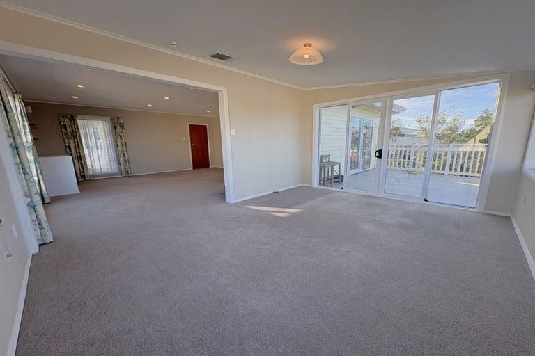 Photo of property in 5 Oakleigh Street, Maungaraki, Lower Hutt, 5010