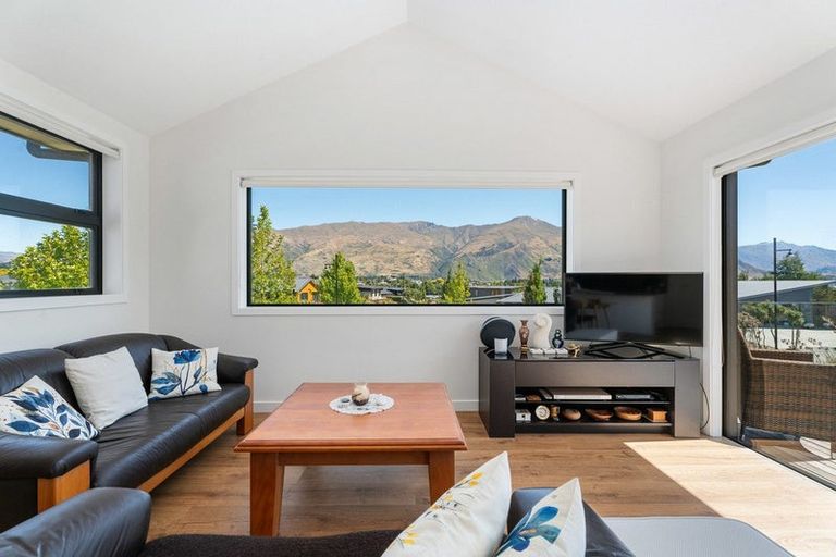 Photo of property in 9 Kirimoko Crescent, Wanaka, 9305