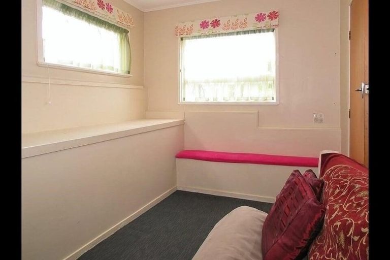 Photo of property in 139 Ruskin Road, Newlands, Wellington, 6037
