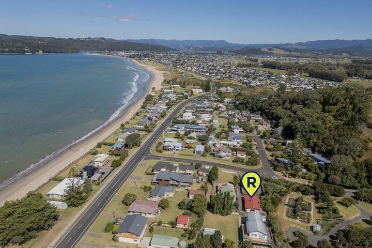 Photo of property in 15 Kawakawa Road, Whitianga, 3510
