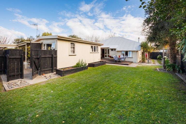 Photo of property in 41 Rangitane Street, Palmerston North, 4414