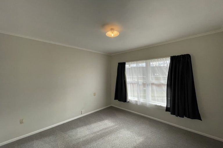 Photo of property in 1/31 Exmouth Road, Northcote, Auckland, 0627