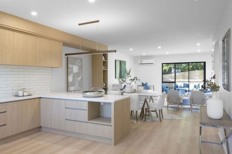 Photo of property in 4/9 Rengarenga Rise, Fairview Heights, Auckland, 0632