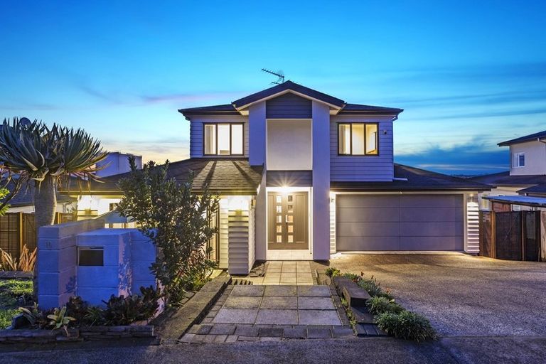 Photo of property in 10 Oak View Terrace, Schnapper Rock, Auckland, 0632