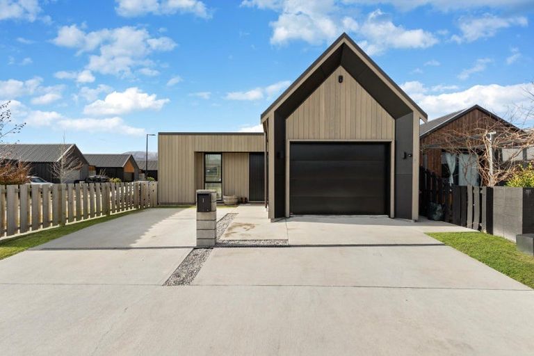 Photo of property in 1 Bellamore Street, Lake Hayes, Queenstown, 9304