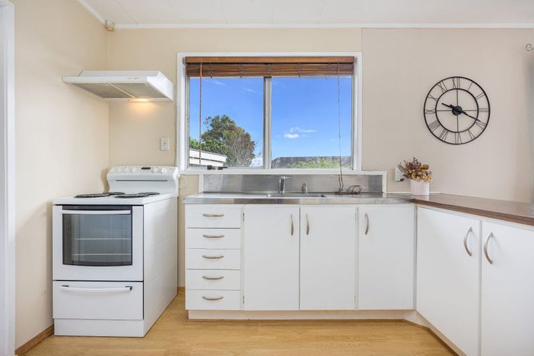 Photo of property in 98 Gallony Avenue, Massey, Auckland, 0614