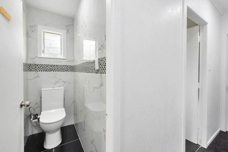 Photo of property in 65 Larnoch Road, Henderson, Auckland, 0610