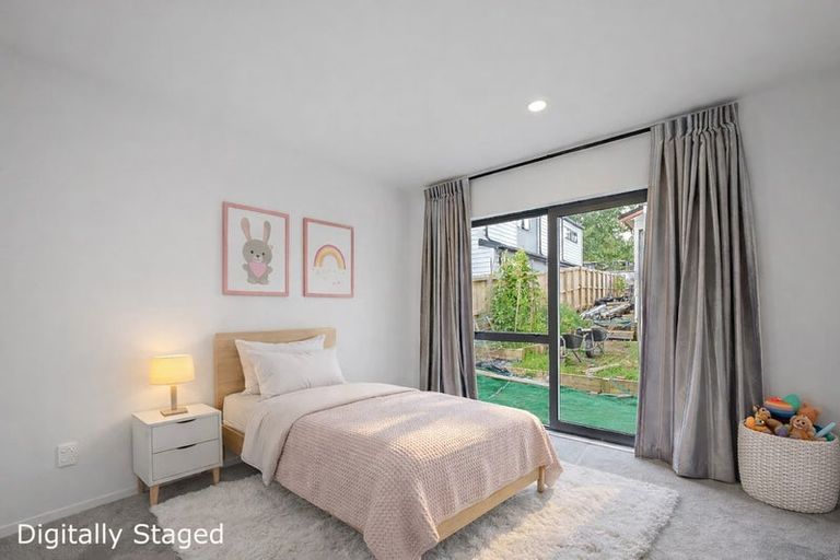 Photo of property in 25a Athena Drive, Totara Vale, Auckland, 0629