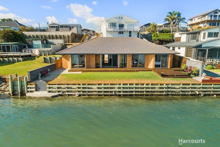 Photo of property in 30a Crispe Road, Clarks Beach, 2122