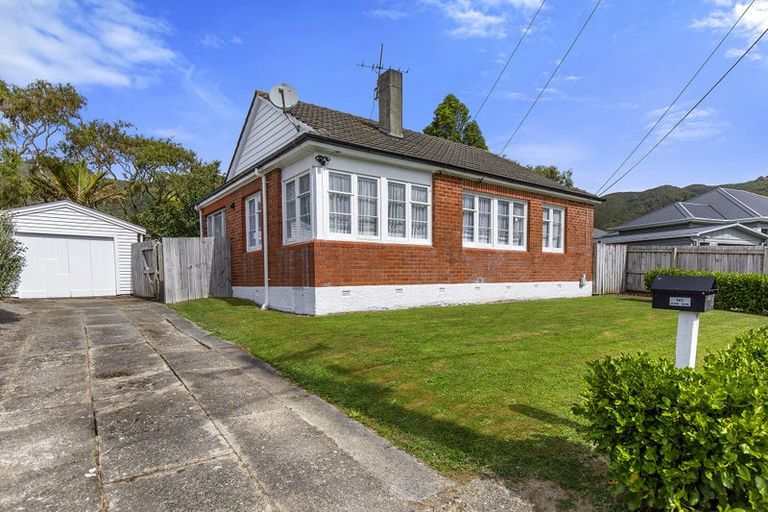 Photo of property in 114 Judd Crescent, Naenae, Lower Hutt, 5011