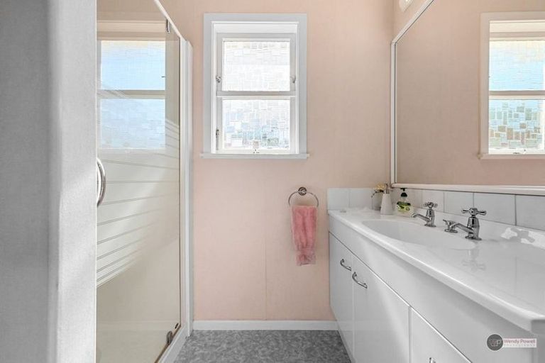 Photo of property in 7 Earlston Grove, Avalon, Lower Hutt, 5011