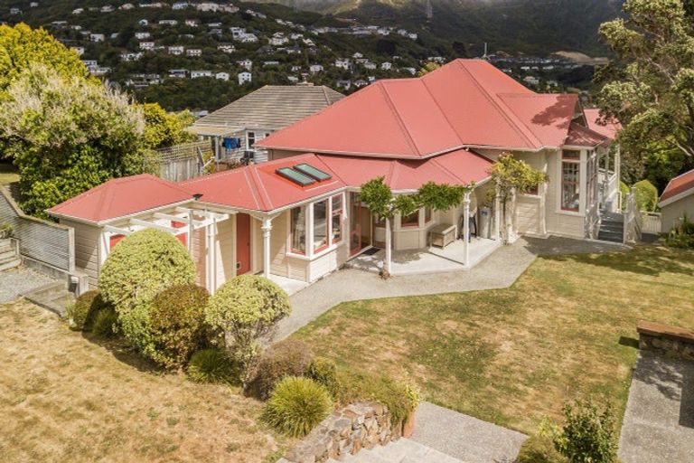 Photo of property in 11 Trelissick Crescent, Ngaio, Wellington, 6035