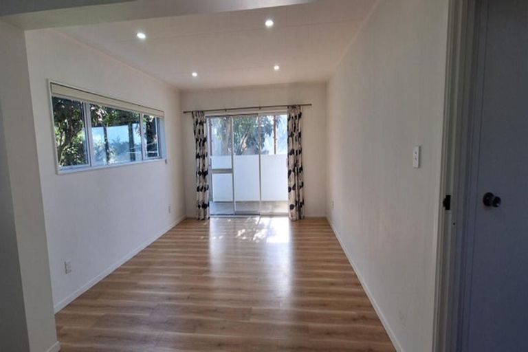 Photo of property in 26 Masterton Road, Rothesay Bay, Auckland, 0630