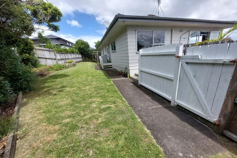 Photo of property in 1/59 Santiago Crescent, Unsworth Heights, Auckland, 0632