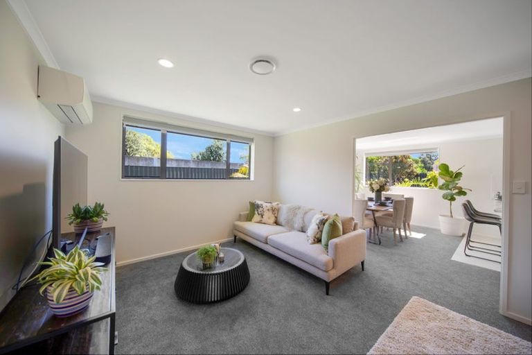 Photo of property in 17 Morewa Place, Takanini, 2112