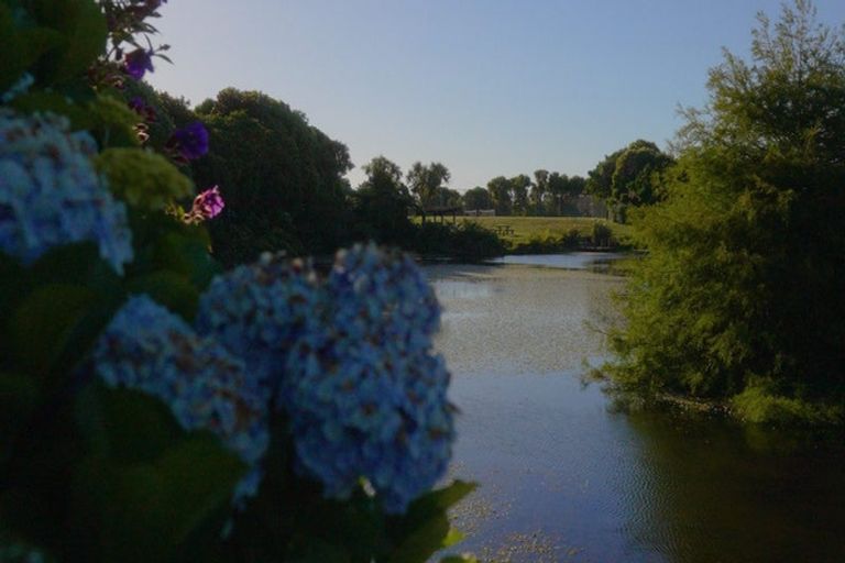 Photo of property in Tapuae, 26 Washer Road, Omata, New Plymouth, 4374