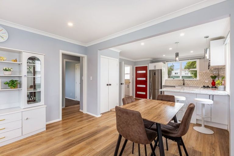 Photo of property in 100 Castor Crescent, Cannons Creek, Porirua, 5024