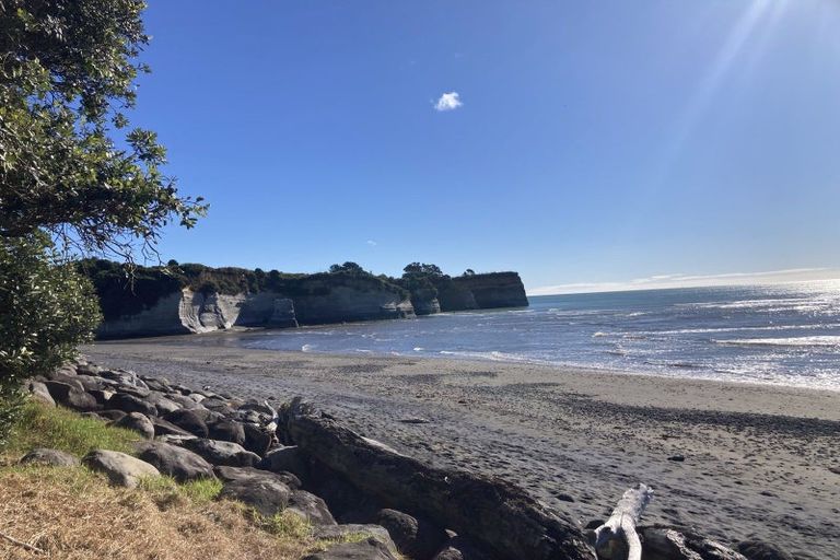 Photo of property in 91 Seventh Avenue, Urenui, 4377