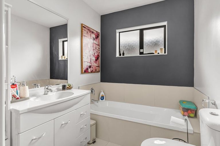 Photo of property in 17 Kotuku Crescent, Takanini, 2112