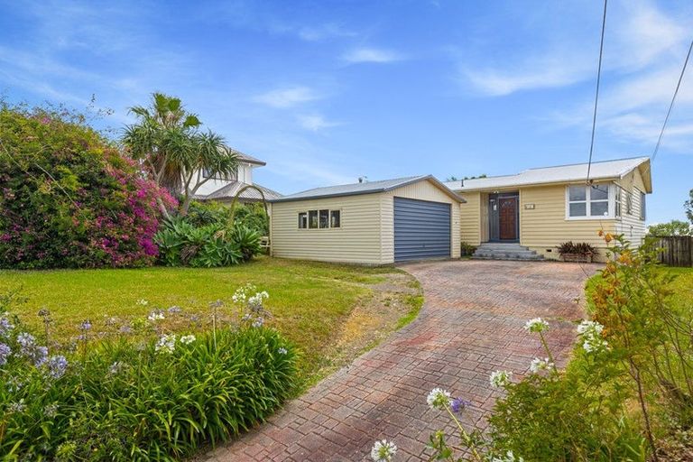 Photo of property in 253 Don Buck Road, Massey, Auckland, 0614