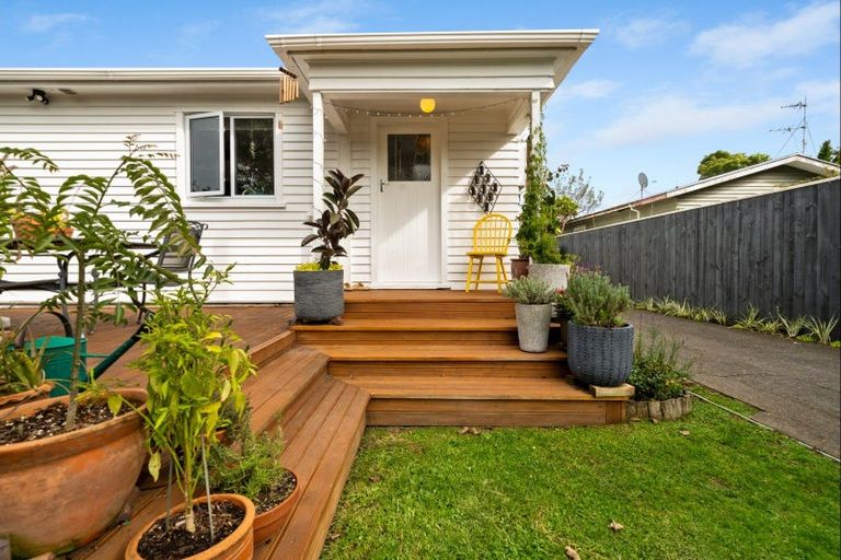 Photo of property in 2/5 Tokomaru Street, Welbourn, New Plymouth, 4312