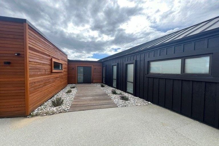 Photo of property in 13 Falconer Rise, Jacks Point, Queenstown, 9371