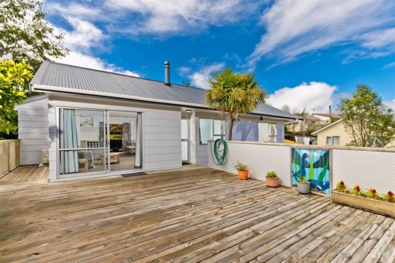 Photo of property in 19 Imperial Place, Henderson, Auckland, 0612