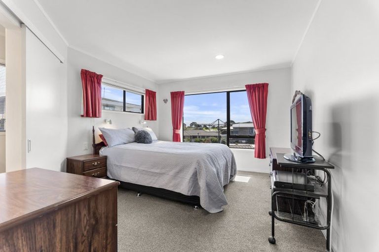 Photo of property in 9 Chatswood Grove, Fitzroy, New Plymouth, 4312