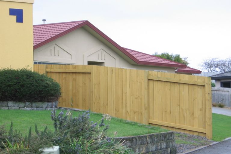 Photo of property in 23 Aspen Way, Kelvin Grove, Palmerston North, 4414