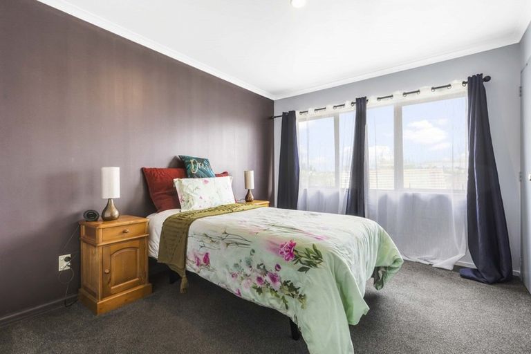 Photo of property in 15 Hollinger Place, Nawton, Hamilton, 3200