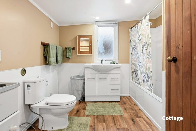Photo of property in 11 John Road, Fairy Springs, Rotorua, 3015