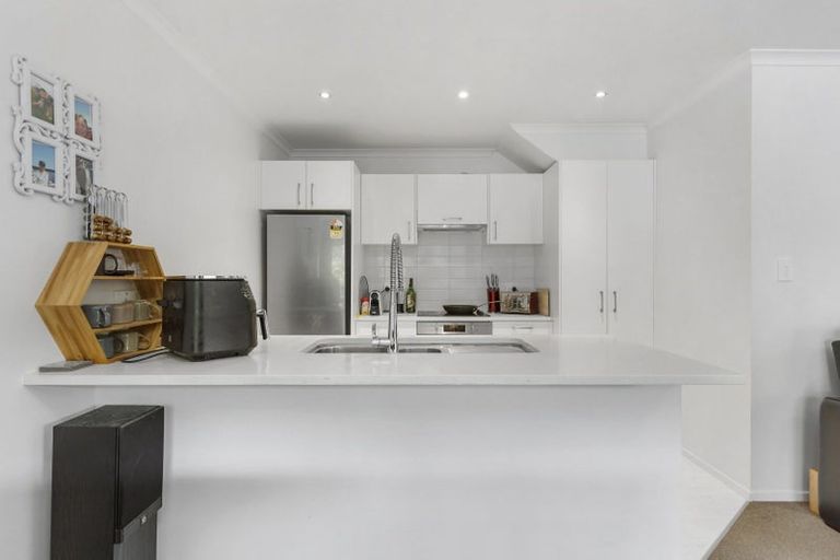 Photo of property in 8 Karauria Lane, Orewa, 0931