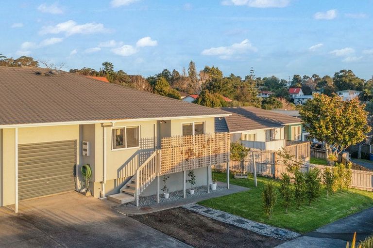 Photo of property in 1/41 Sungrove Rise, Sunnyvale, Auckland, 0612