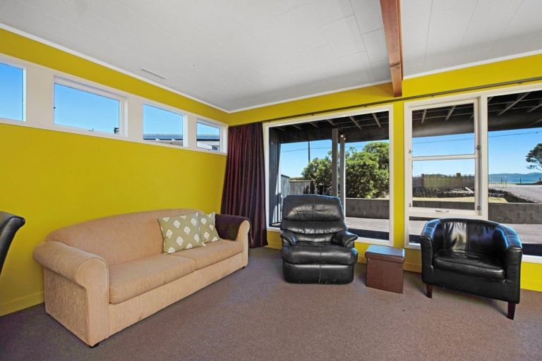 Photo of property in 104 Marine Parade, Paraparaumu Beach, Paraparaumu, 5032