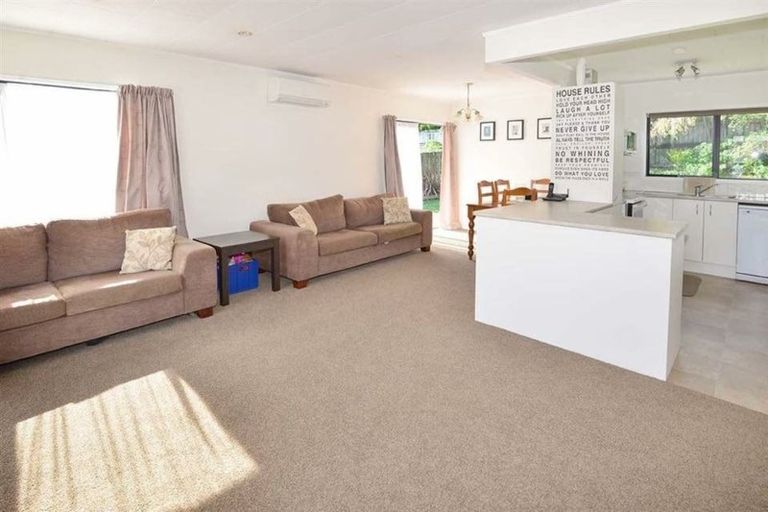 Photo of property in 81 Santiago Crescent, Unsworth Heights, Auckland, 0632