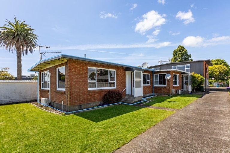 Photo of property in 1/378 Devon Street East, Strandon, New Plymouth, 4312