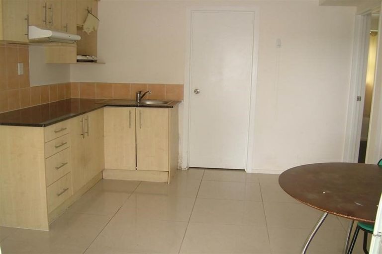 Photo of property in 77 Lake Road, Northcote, Auckland, 0627