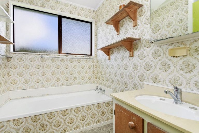 Photo of property in 23 Nassau Avenue, Grenada North, Wellington, 5028