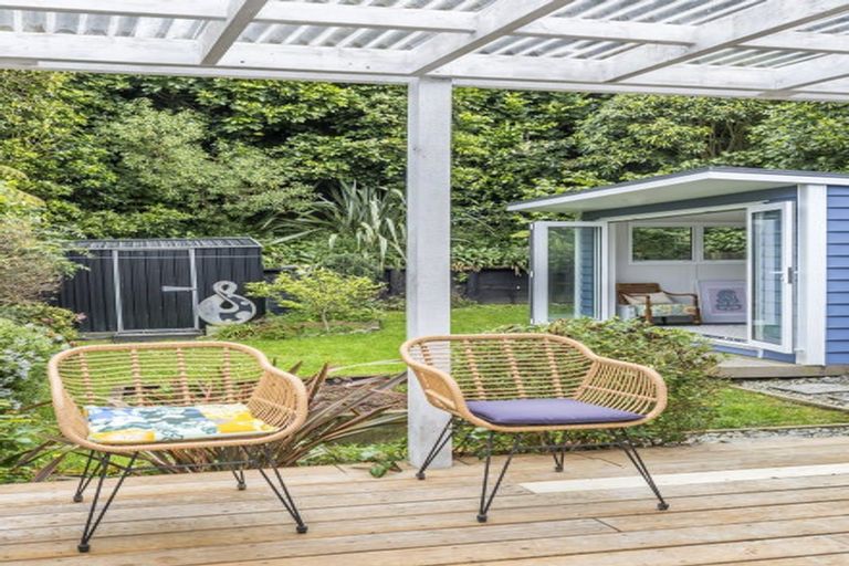 Photo of property in 65 Airlie Road, Plimmerton, Porirua, 5026