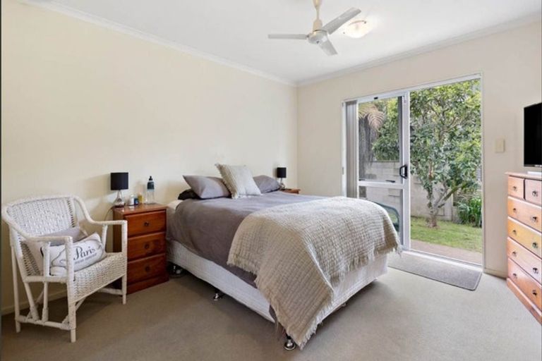 Photo of property in 30 Lyndhurst Road, Te Atatu South, Auckland, 0610