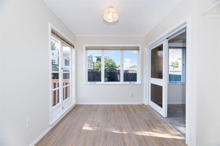 Photo of property in 4 Longburn Road, Henderson, Auckland, 0610