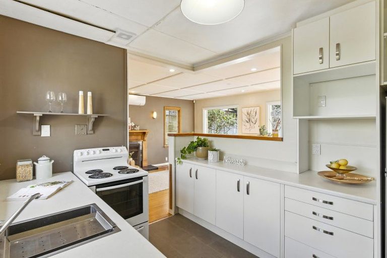 Photo of property in 25 Weka Road, Raumati Beach, Paraparaumu, 5032