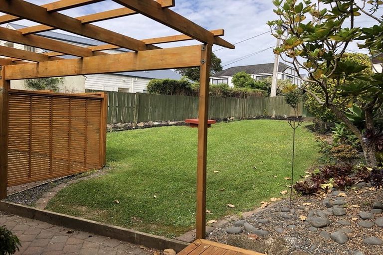 Photo of property in 1/177 Onewa Road, Birkenhead, Auckland, 0626