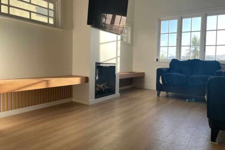 Photo of property in 44 Queens Drive, Lyall Bay, Wellington, 6022