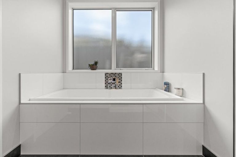 Photo of property in 1 Whakatomo Place, Havelock North, 4130